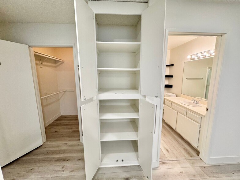 Building Photo - 3546 Hughes Ave