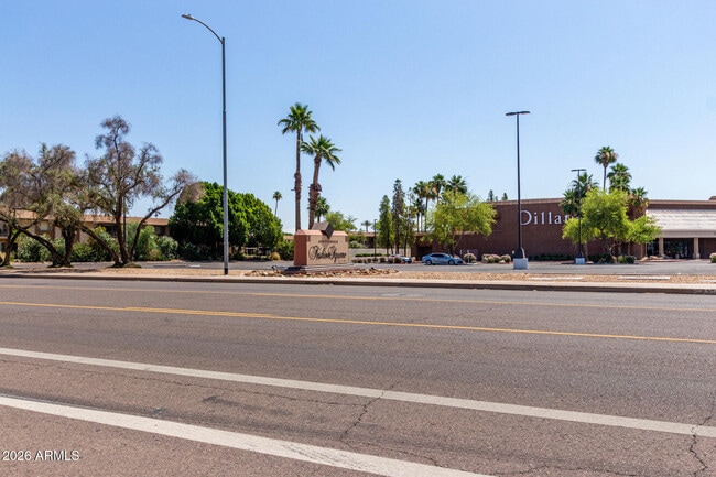 Building Photo - 4610 N 68th St