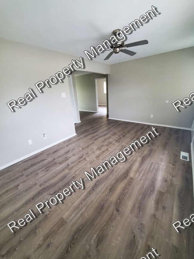 Building Photo - Completely Updated 2 Bedroom Apartment