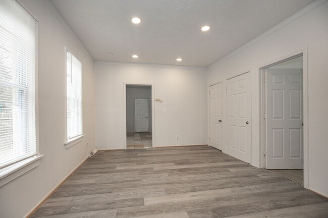 Building Photo - 3300 W 54th St