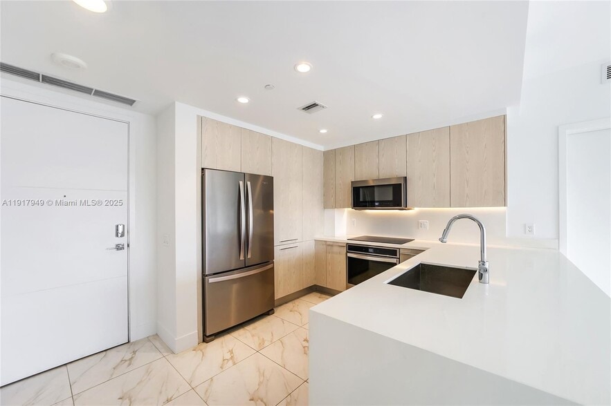 Building Photo - 2000 Metropica Way