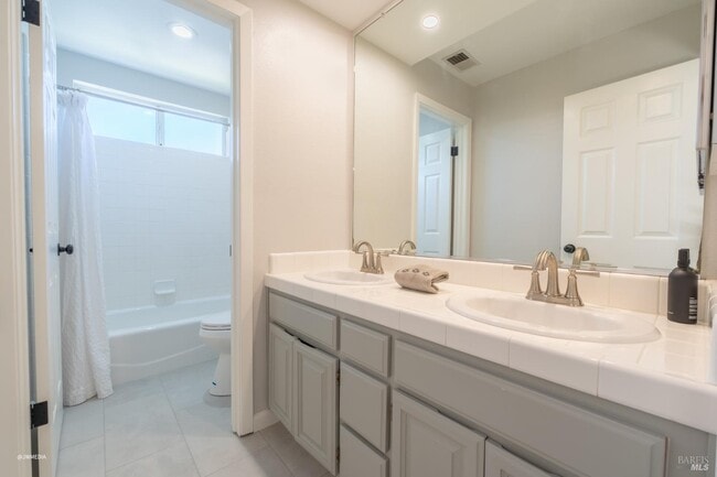 Building Photo - 517 Leafhaven Ln