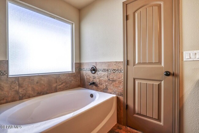 Building Photo - 3852 Loma Cortez Dr