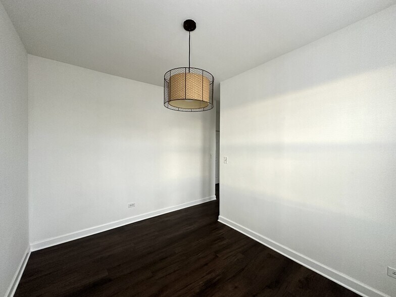 Building Photo - 3627 W Dickens Ave