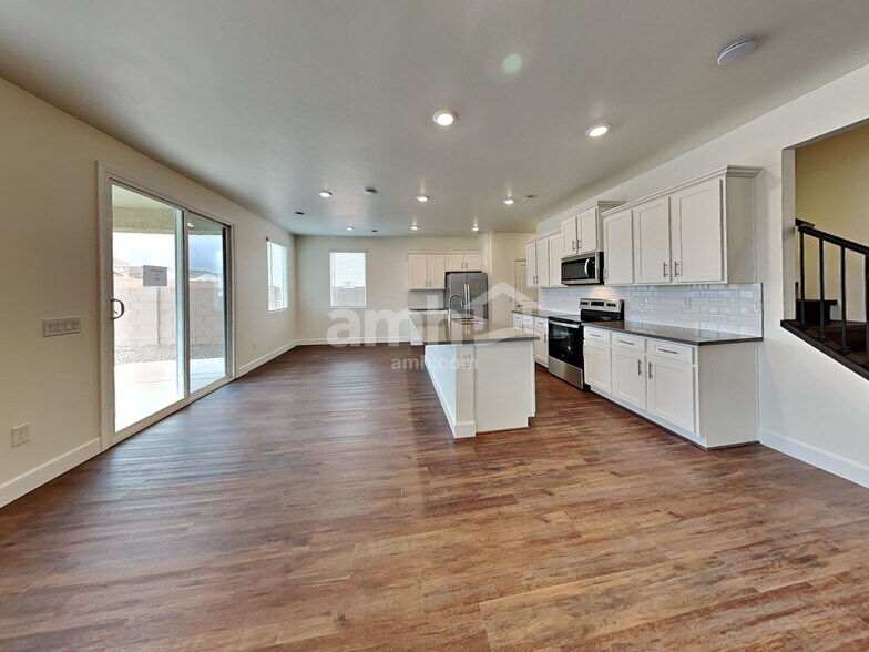 Building Photo - 7332 S Avenida Obelo