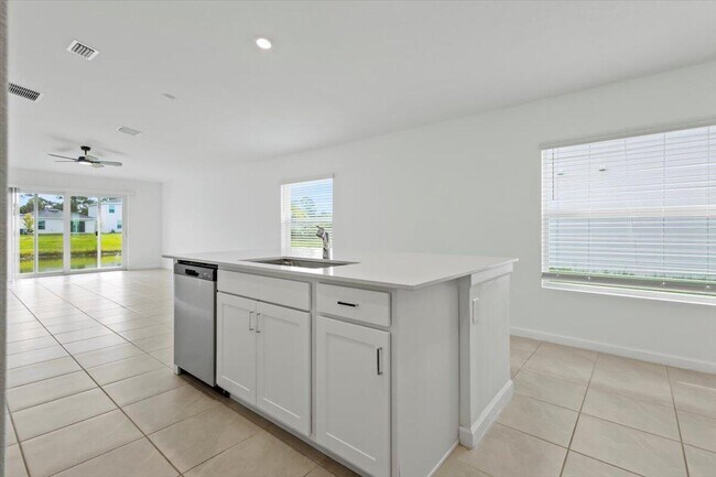 Building Photo - 1338 Colebrook Cir SW