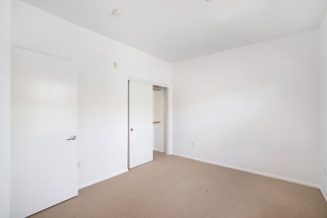 Building Photo - 153 City Limits Cir