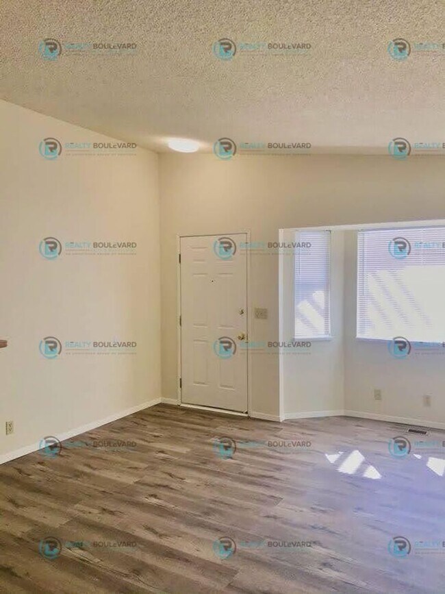 Building Photo - 3BR/2BA Single-Story with Backyard, RV Par...