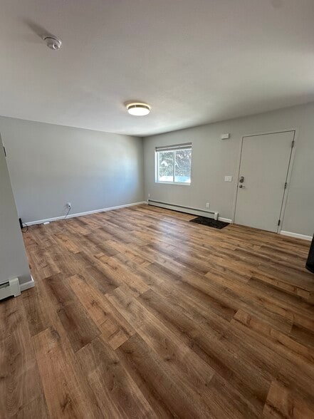 Building Photo - 1055 E Klatt Rd