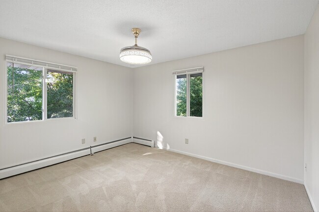 Building Photo - Rosco Apts- 2710
