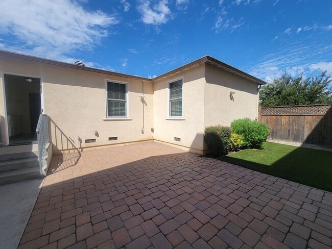 Building Photo - 3240-3242 Cerritos Ave