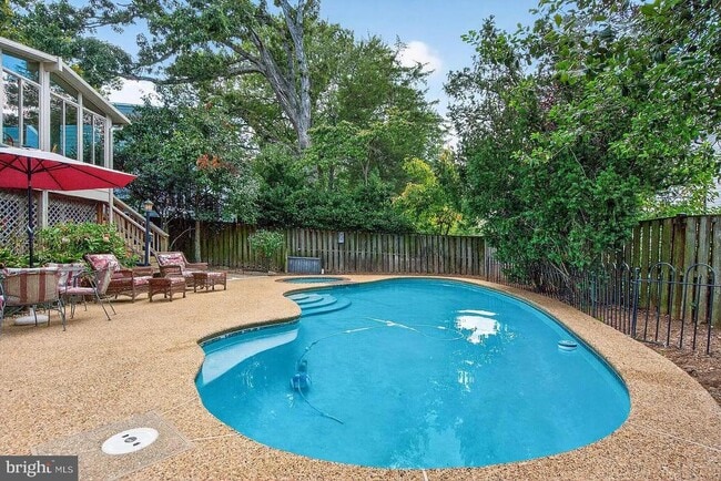 Building Photo - 5713 19th St N