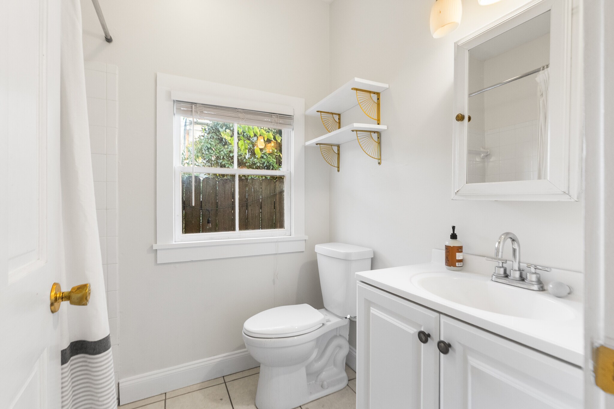 Building Photo - 609 Mercer St