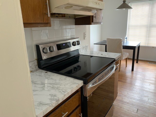 Kitchen - 8513 London Bridge Way