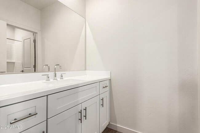 Building Photo - 6537 N 15th Dr