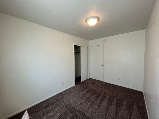 Building Photo - 3 bedroom and 2 bathroom home! AVAILABLE J...