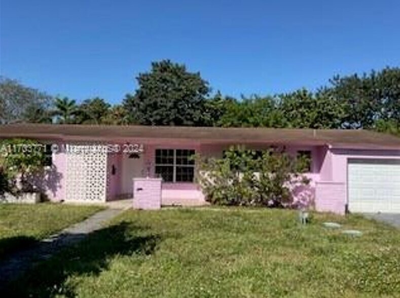 Primary Photo - 14710 S Spur Dr