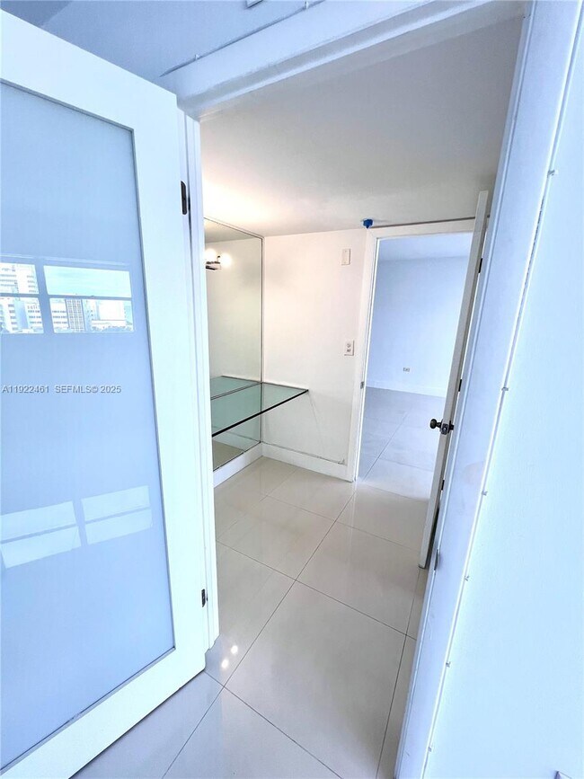 Building Photo - 1881 Washington Ave