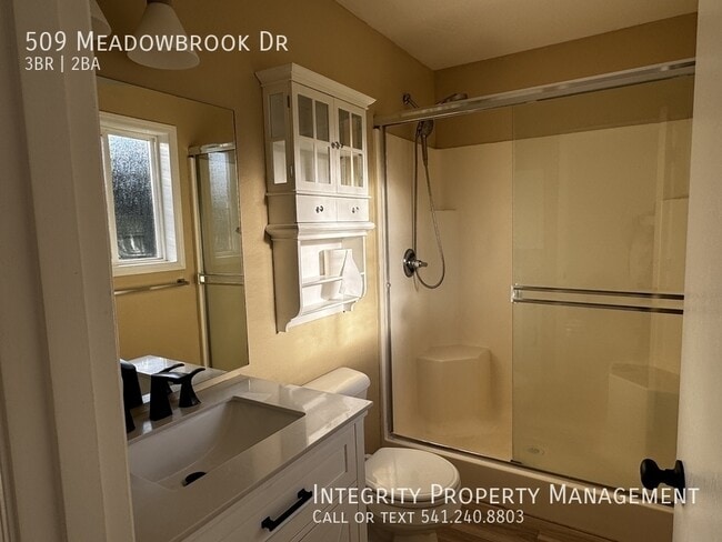 Building Photo - 509 Meadowbrook Dr