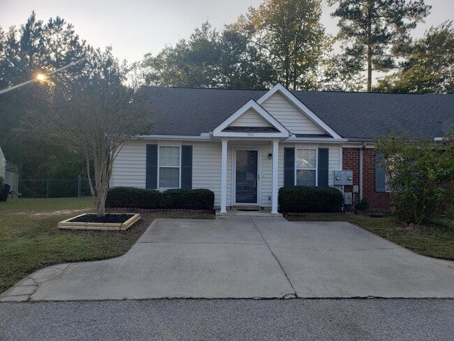 Building Photo - 501 Laurel Pl