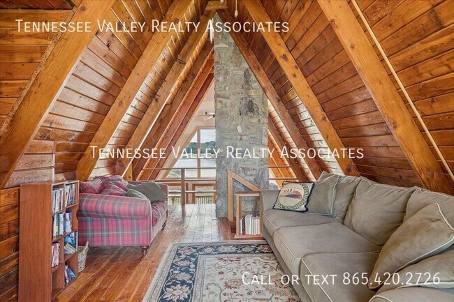 Building Photo - 2050 Chapel Rd