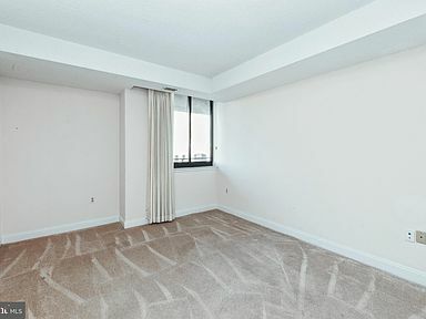 Building Photo - 4550 N Park Ave