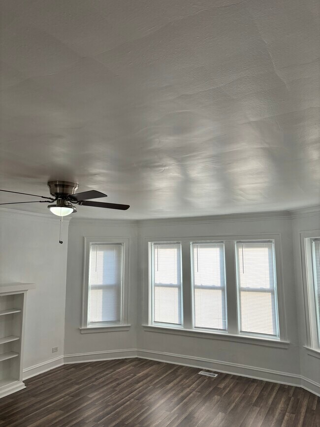 Building Photo - 7935 S Ellis Ave