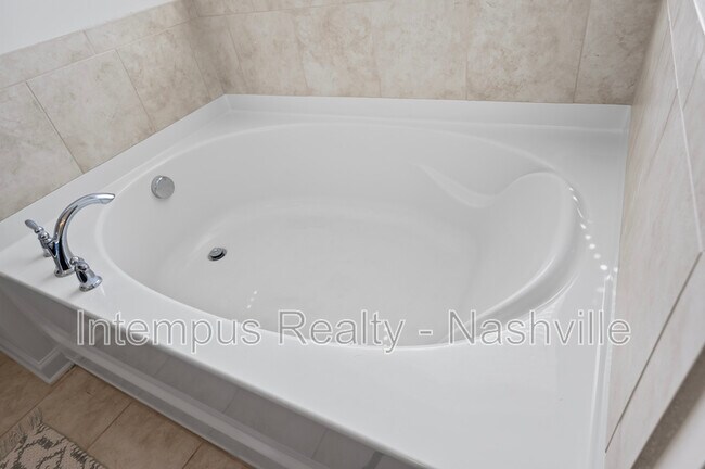 Building Photo - 2637 Miranda Dr