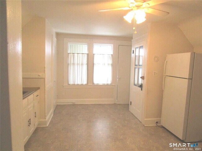 Building Photo - 158 Scofield Ave