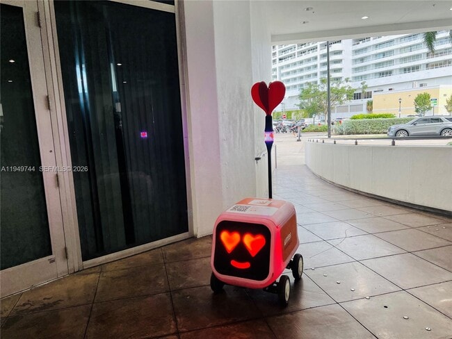 Building Photo - 1750 N Bayshore Dr