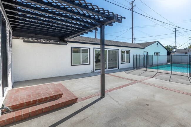 Building Photo - 1101 N Florence St