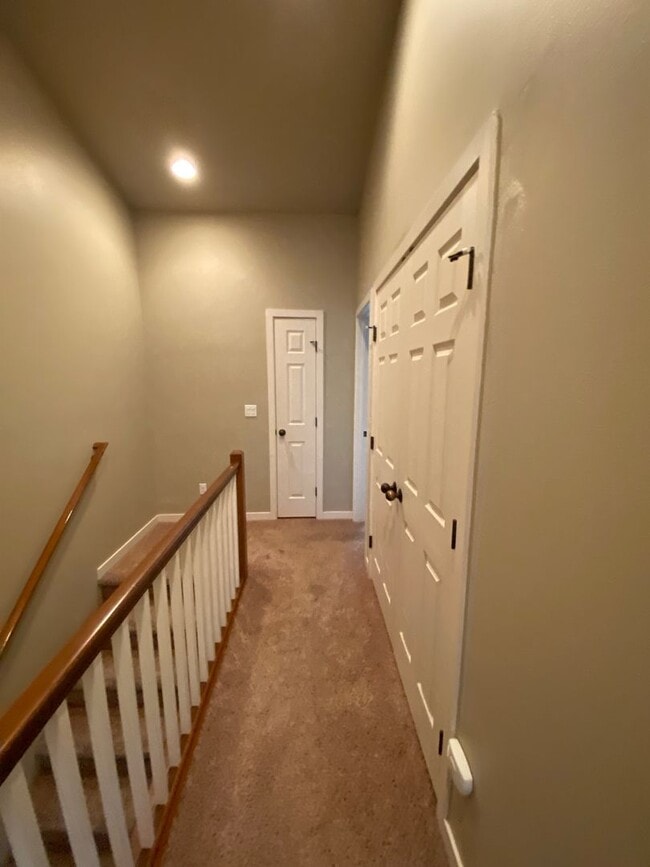 Building Photo - 202 Valleyview Ave