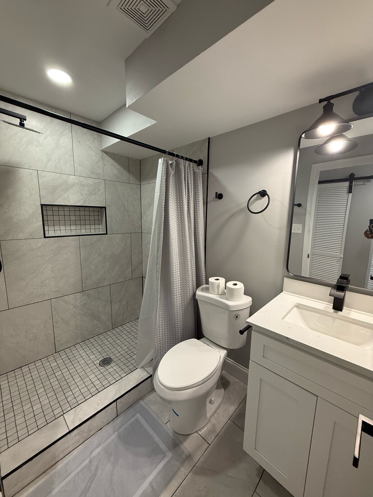 Building Photo - 2317 Barclay St