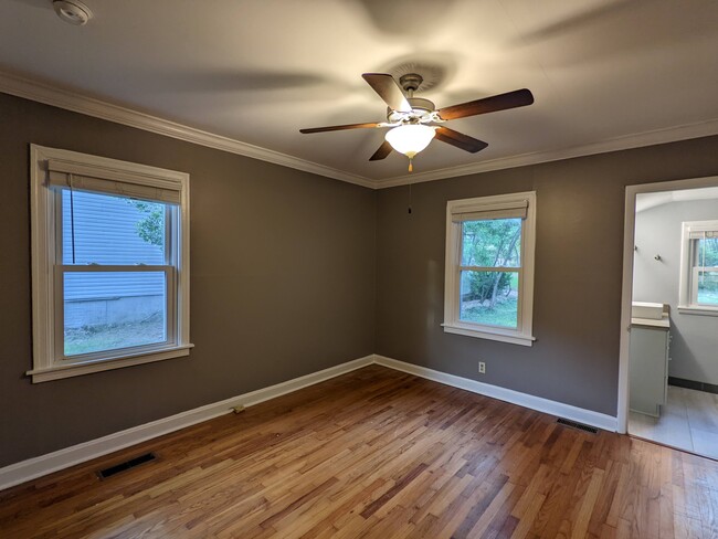 Master bedroom - 2221 California St SE