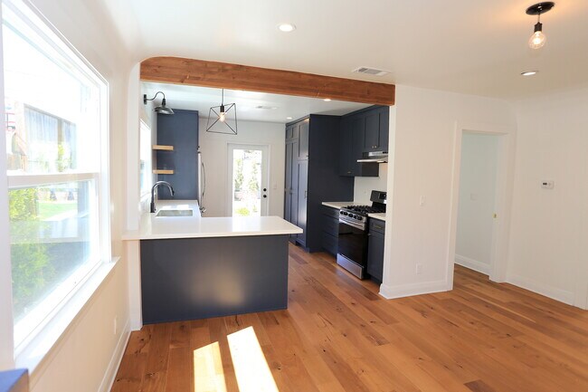 Building Photo - 3835 Hollypark Pl