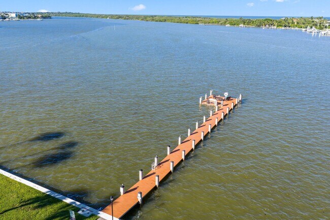 Building Photo - 200 Intracoastal Pl