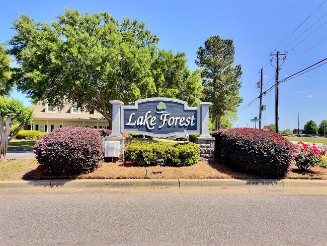 Building Photo - 4 Bed, 2 Full Bath Home w/ In-Ground Pool in Desirable Lake Forest!