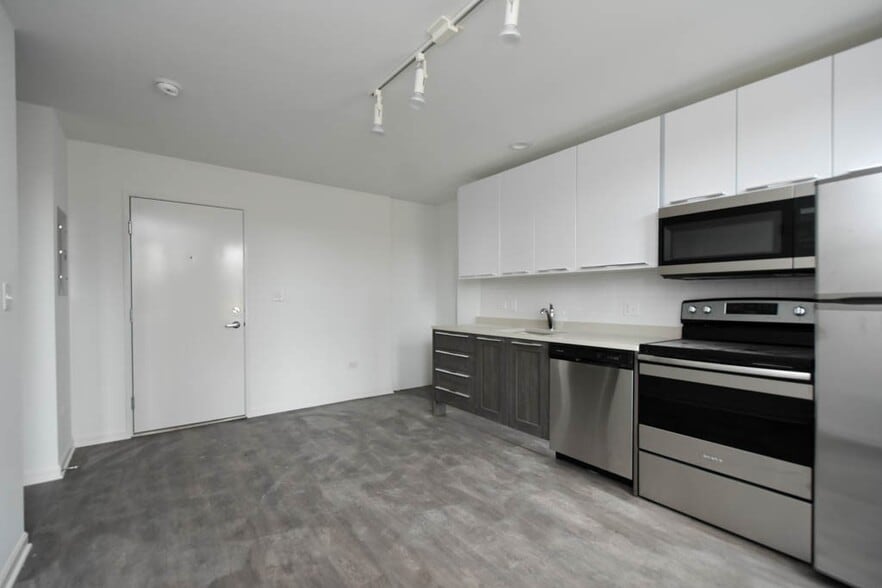 Building Photo - 940 W Winona St