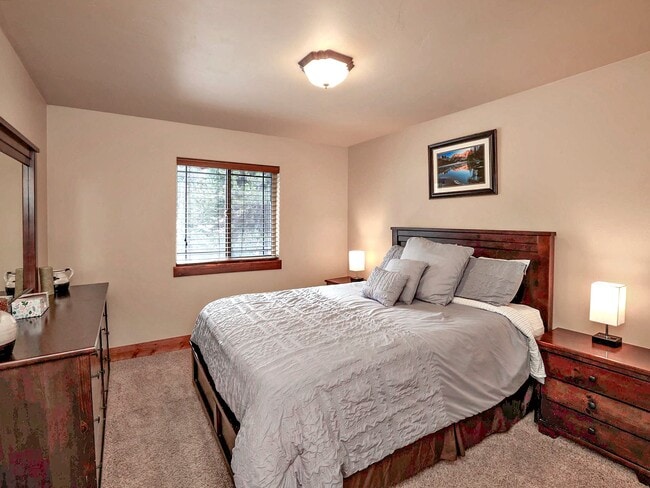 Building Photo - 235 Moonridge Dr
