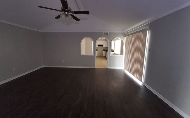 Building Photo - 3760 St Elmo Ave