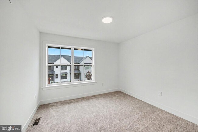 Building Photo - 104 Madison dr