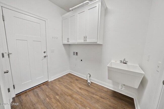 Building Photo - 3580 Cedar Park Dr
