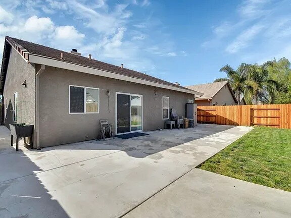 Building Photo - Home is situated in a desirable neighborhood