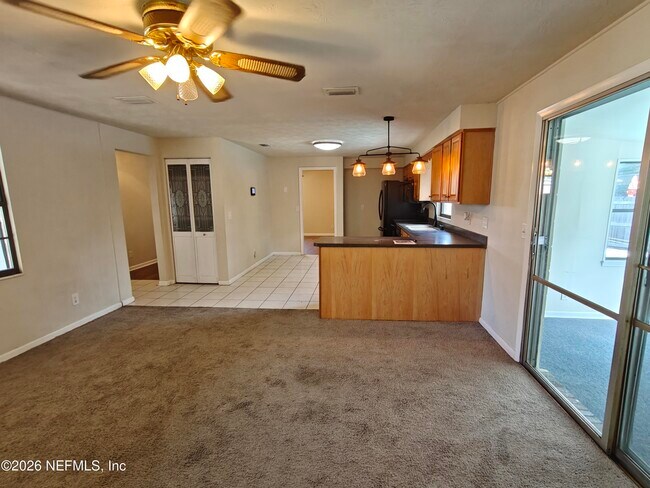 Building Photo - 588 Madeira Dr