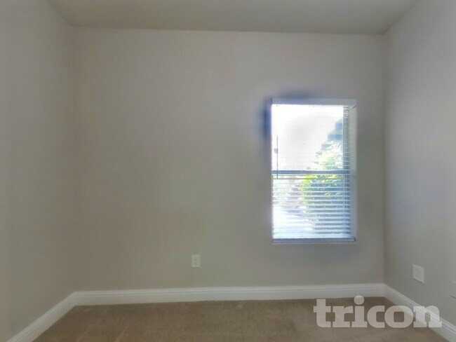 Building Photo - 10001 Woodcreek Oaks Blvd