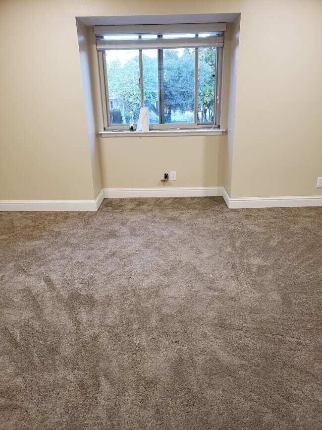 MBR with walk-in closest, private bath - 627 Timberpine Ave