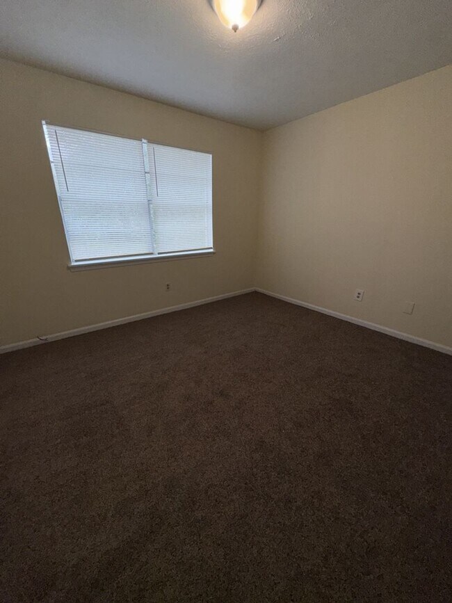 Building Photo - 1127 Harness Dr