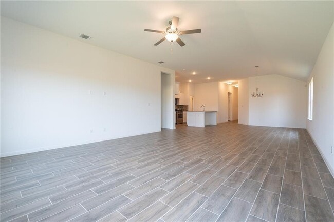 Building Photo - 113 Caterpillar Ln