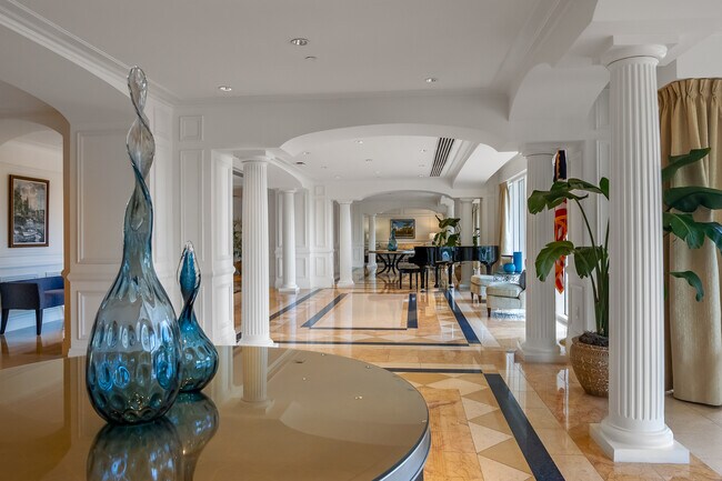 Building Photo - 7117 Pelican Bay Blvd