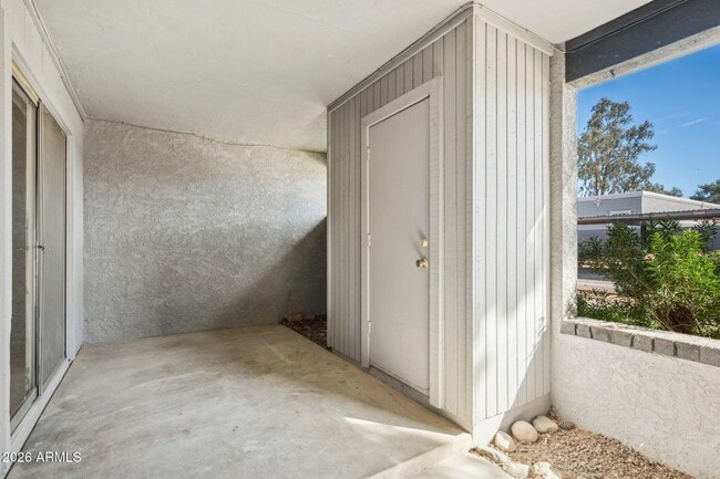 Building Photo - 9001 W Elm St